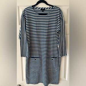 Women’s J.Crew Knit Shift Striped Blue Cream Front Pockets Dress.‎ Size Medium.